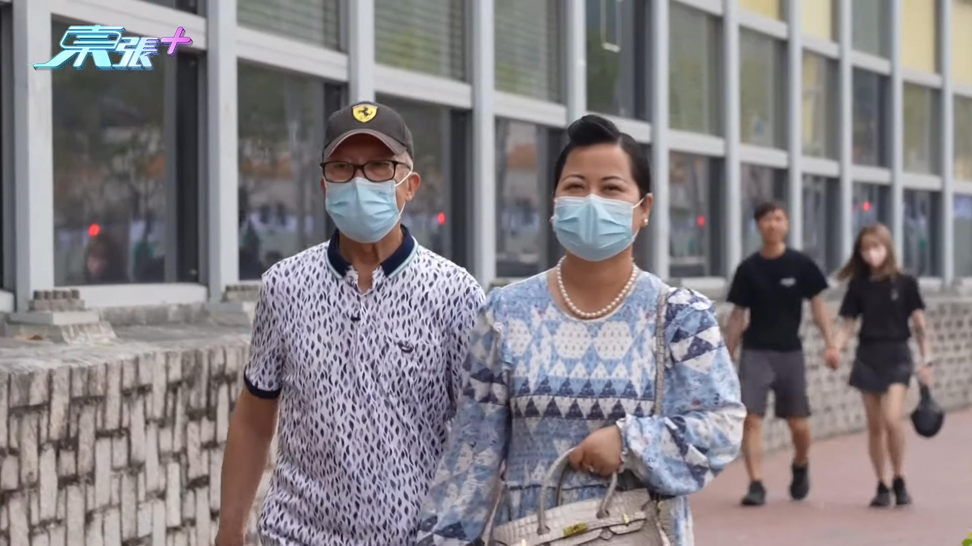 《東張西望》報道76歲何伯跟46歲內地嫩妻的事件,引來全城熱話。