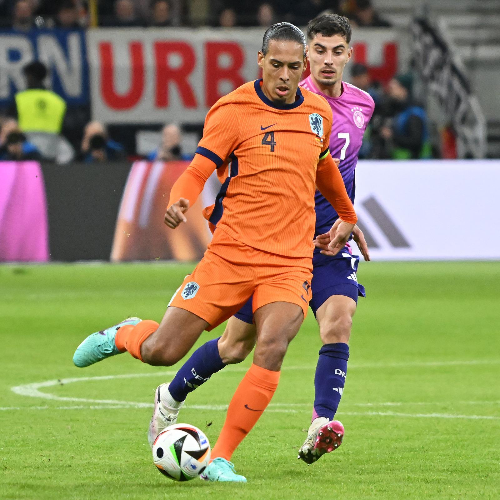 雲迪積克是荷蘭防守大將。