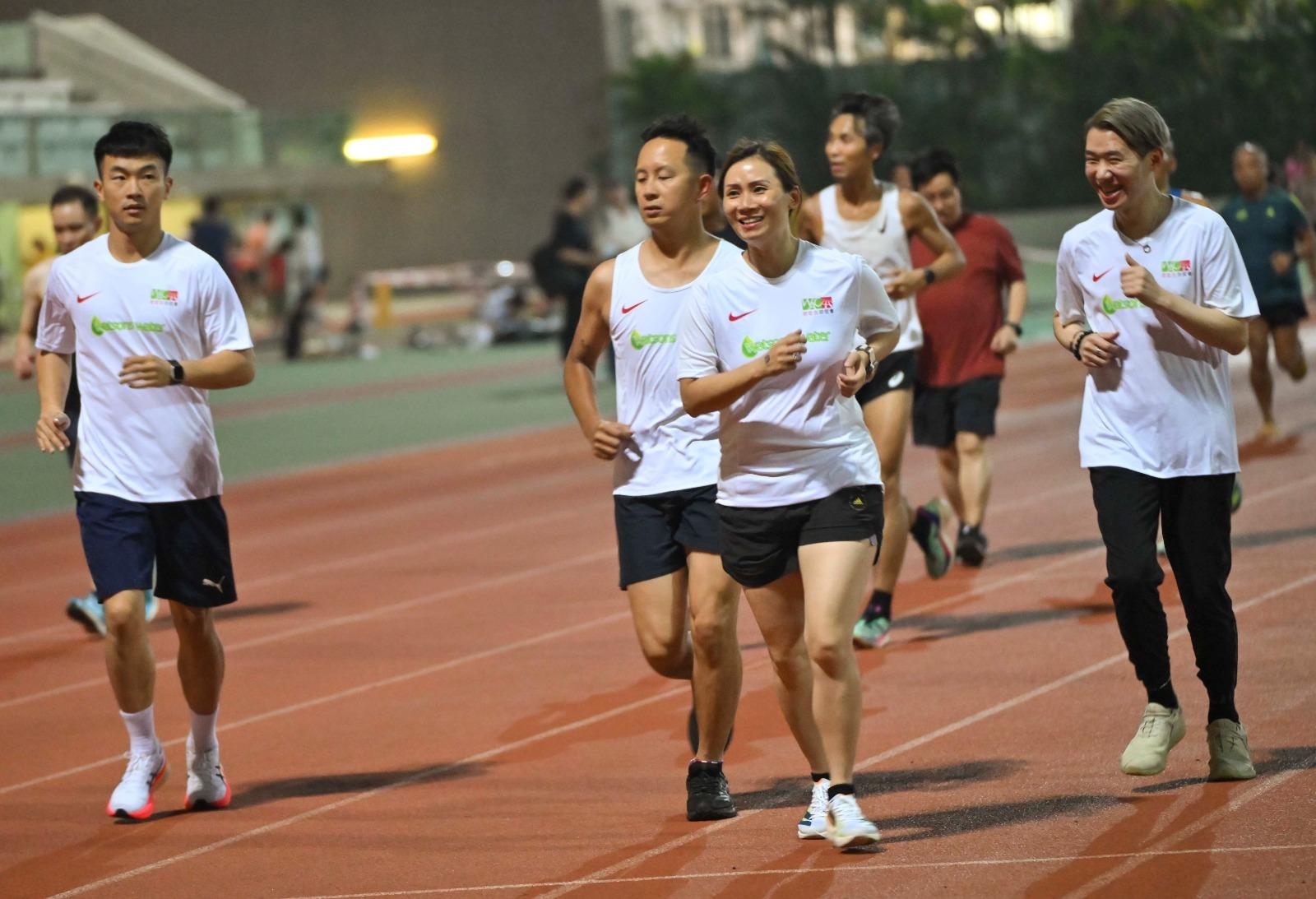 趙詠賢與同事參加毅力十二愛心跑2024,視之為Team Building。