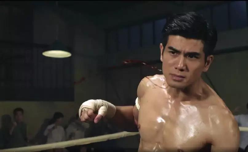 伍允龍曾憑《城寨英雄》成功入屋。