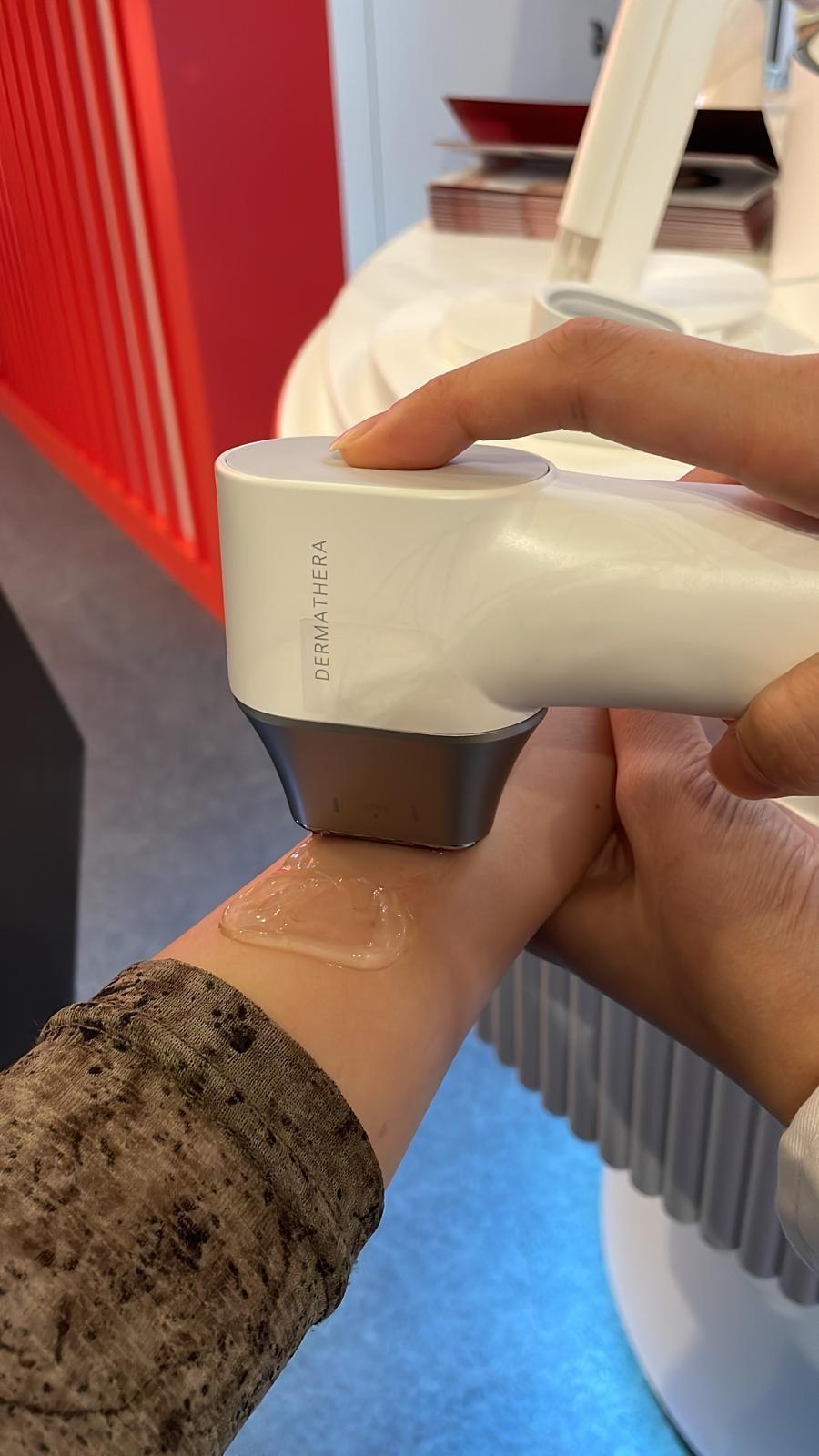 Dermathera HIFU美容儀有5個強度供選擇,即使用家疼痛承受能力不一樣都可使用。