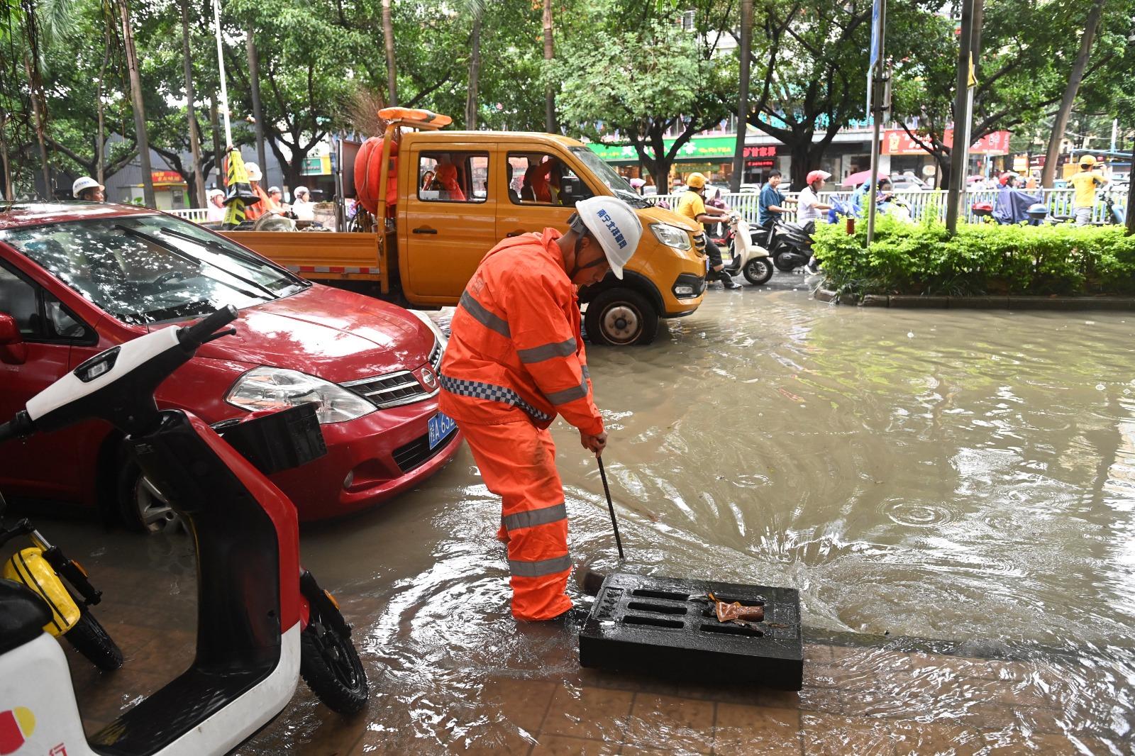 廣西暴雨引致水浸,欽州市龍門港鎮降雨量破歷史記錄。(新華社)