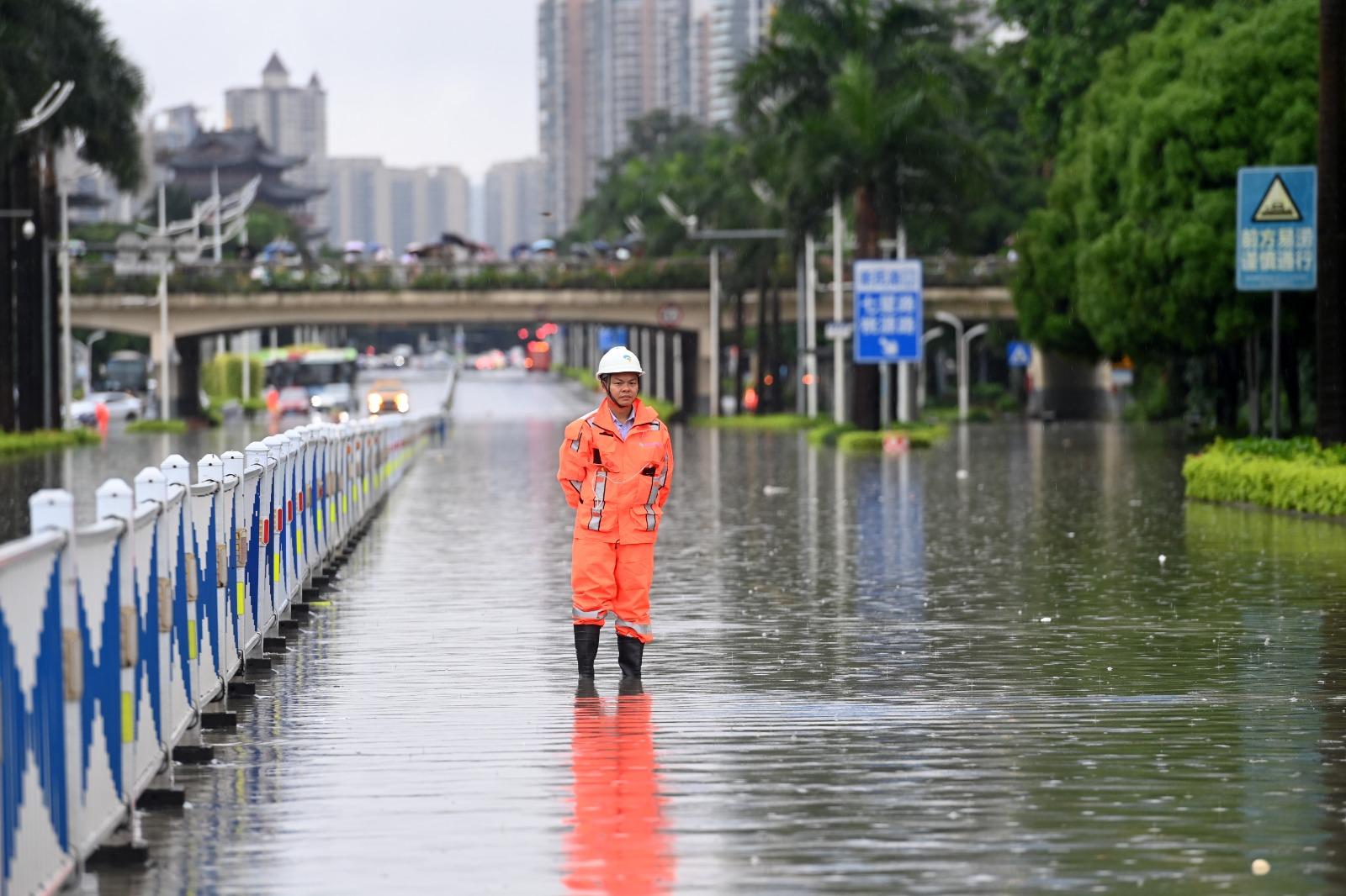 廣西暴雨引致水浸,欽州市龍門港鎮降雨量破歷史記錄。(新華社)
