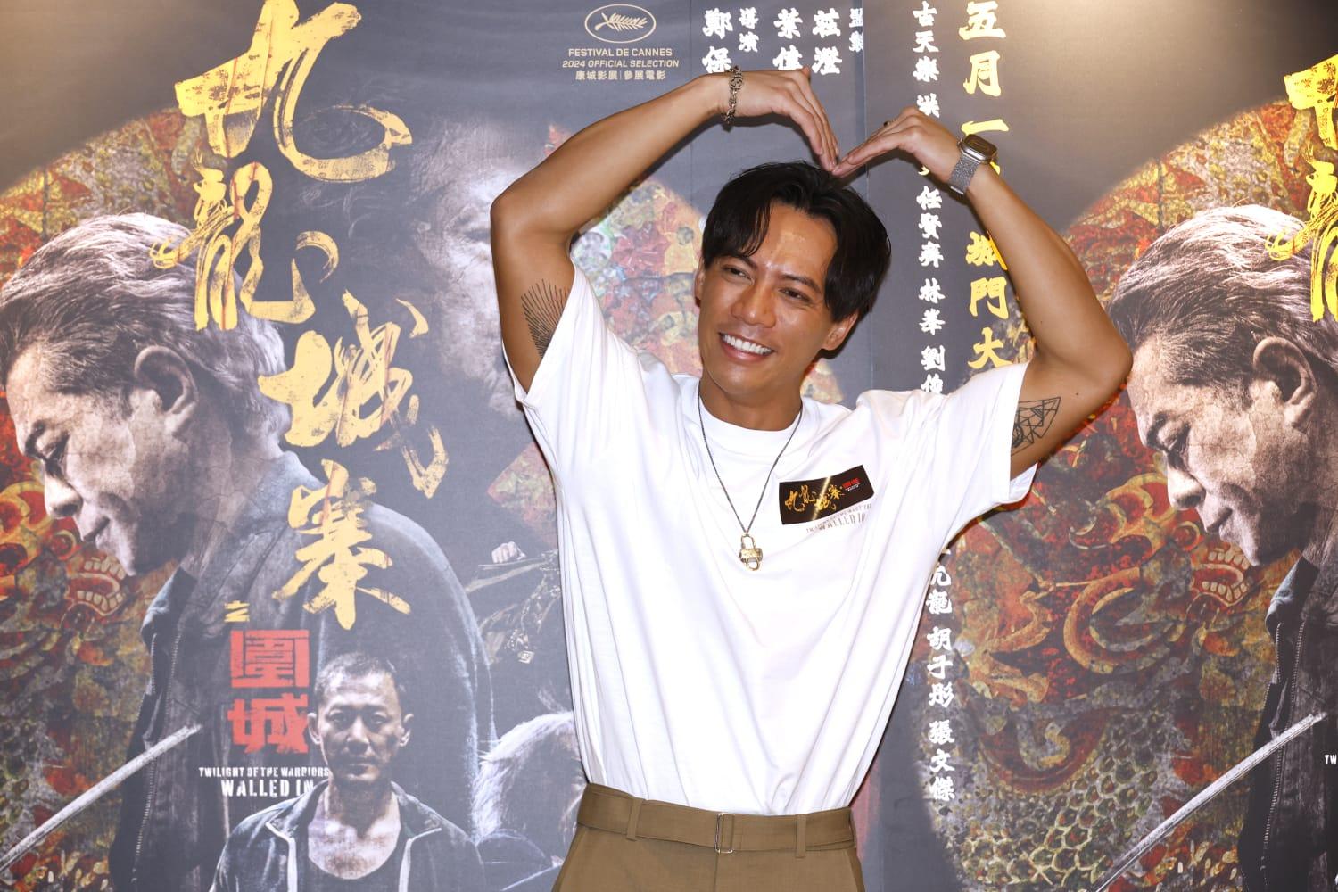 張文傑出席《九龍城寨之圍城》「520特別謝票場」向觀眾派心。(林俊源攝)