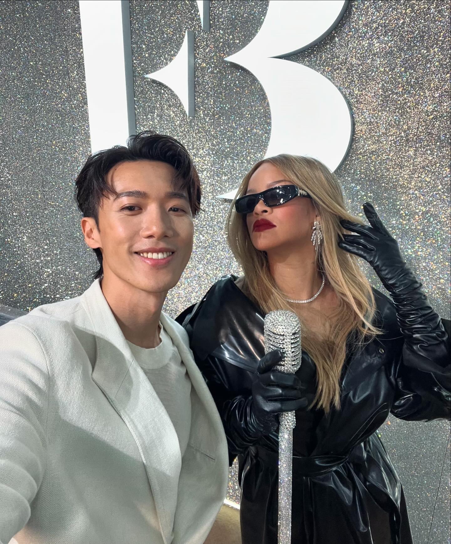 Stanley@MIRROR與世界級歌后Rihanna自拍。