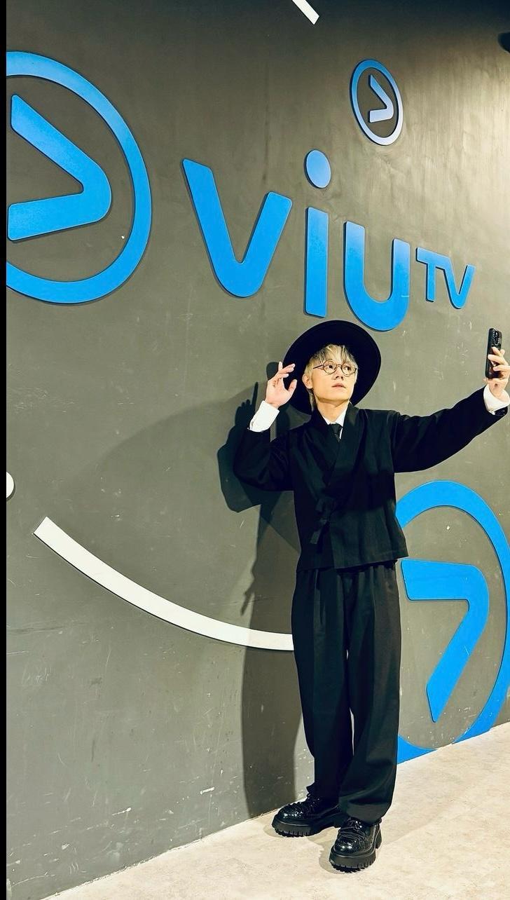 林家謙送別九展ViuTV錄影廠,打卡留念。