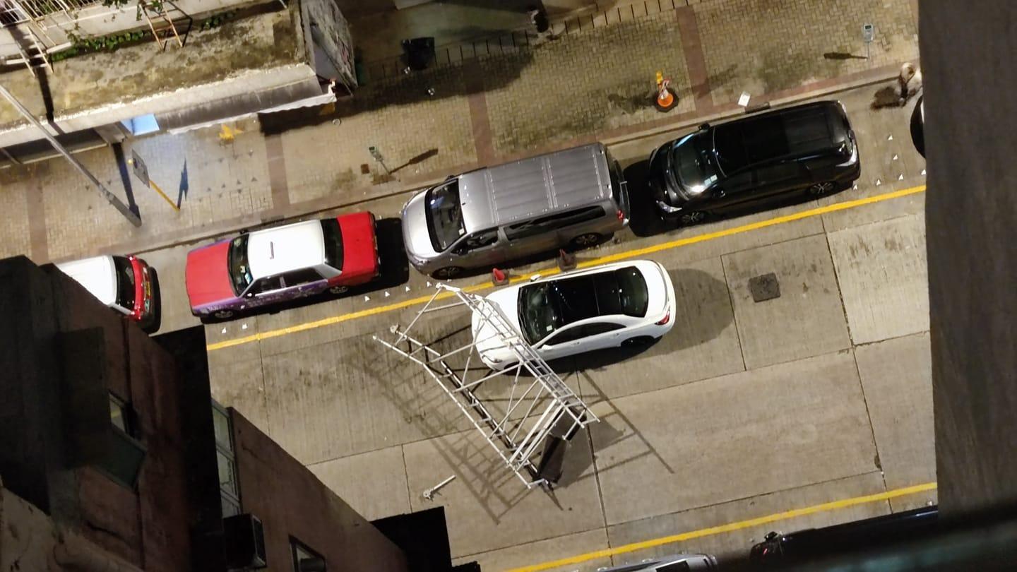 旺角有鋁架墮下壓毀兩車 物管公司男職員被捕