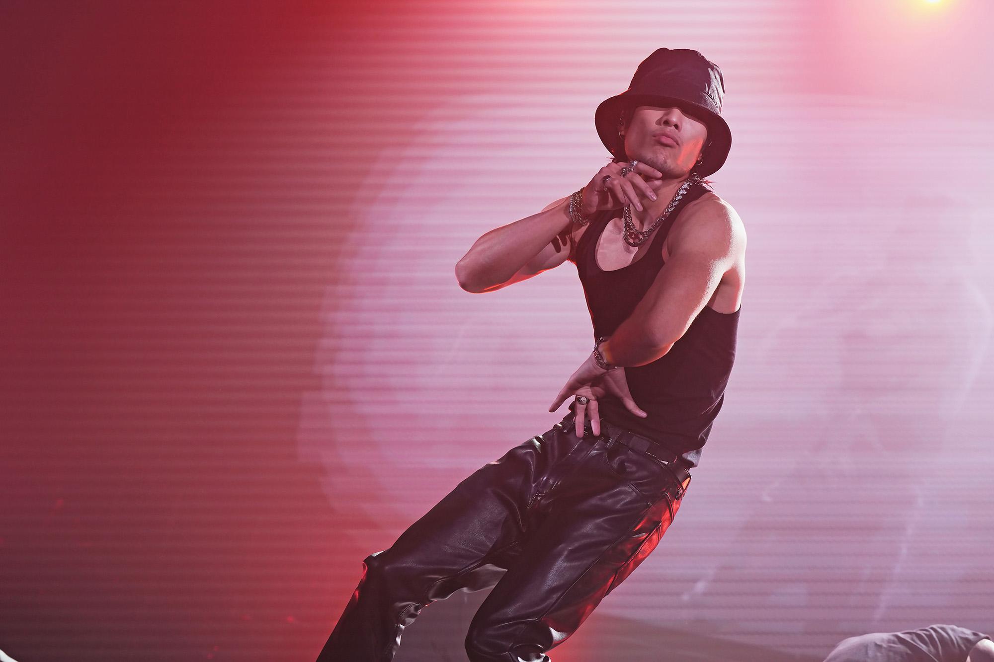 YT又唱又跳熱炒氣氛