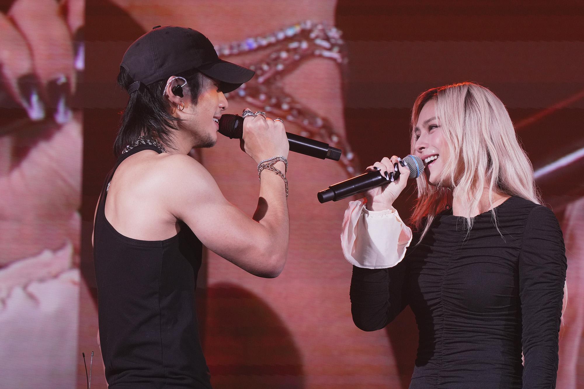 YT與GinLee二人淚流滿面。