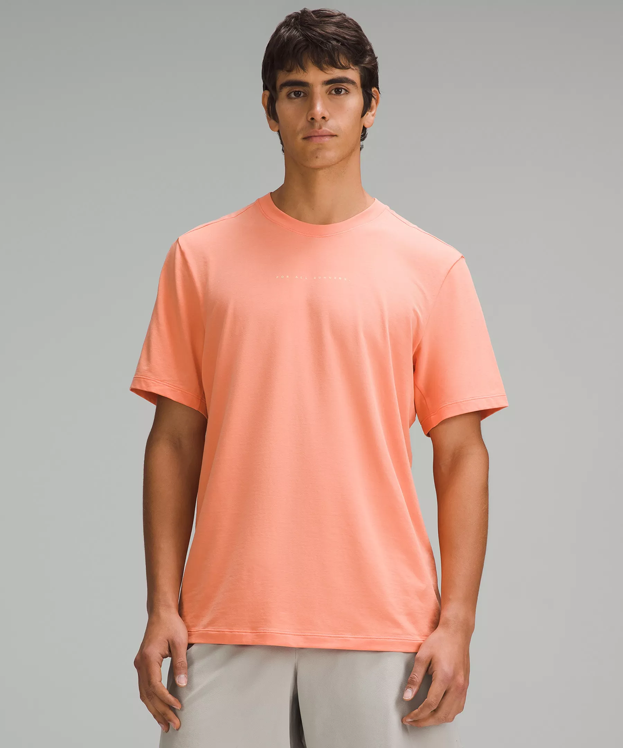 Zeroed In短袖上衣:棉質運動服布料不但具有T恤的柔軟和厚實感,同時亦有訓練運動服的吸濕排汗和快乾特性。