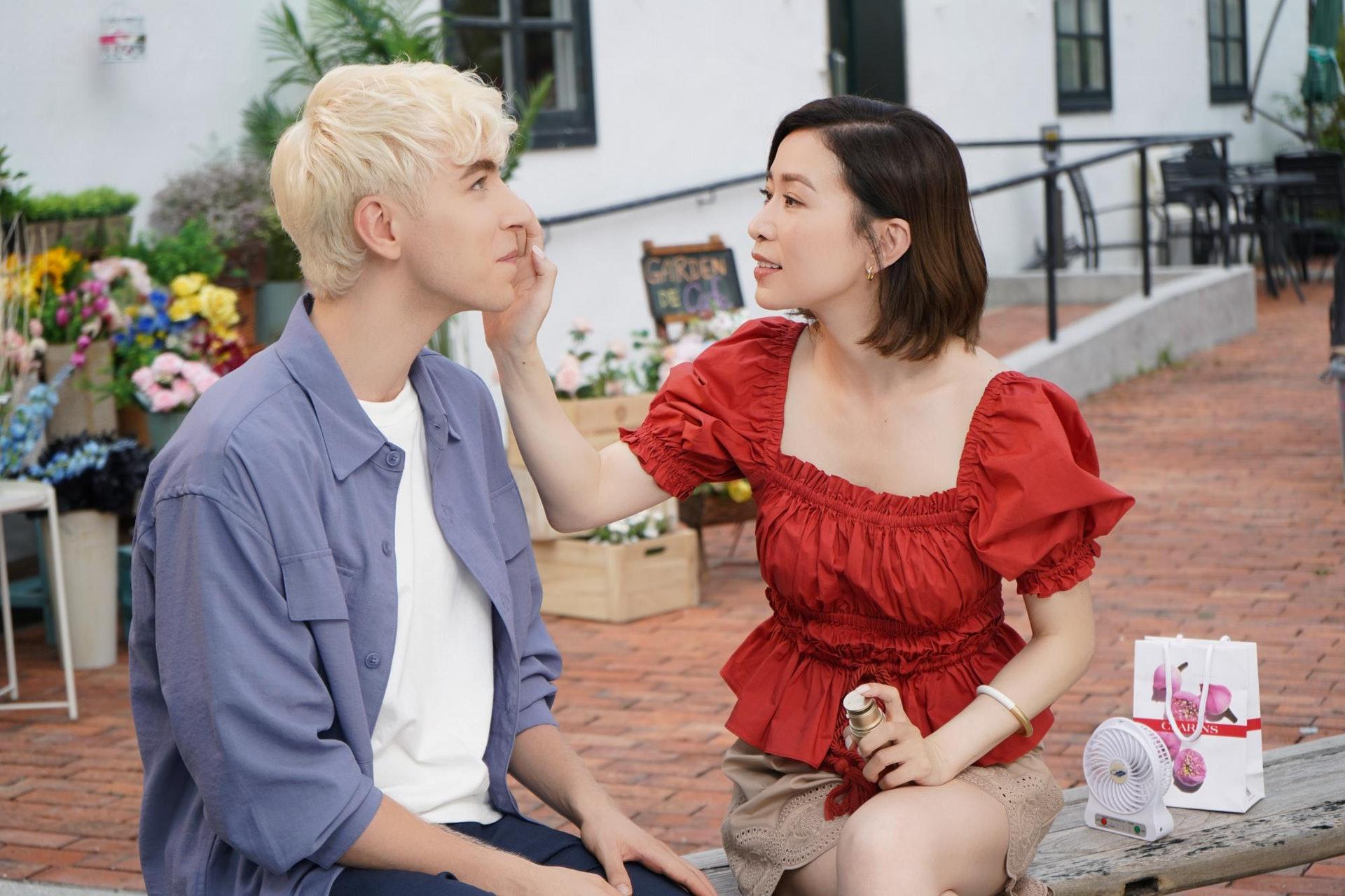 Ansheles深受廣告商歡迎,更與佘詩曼合作拍廣告。