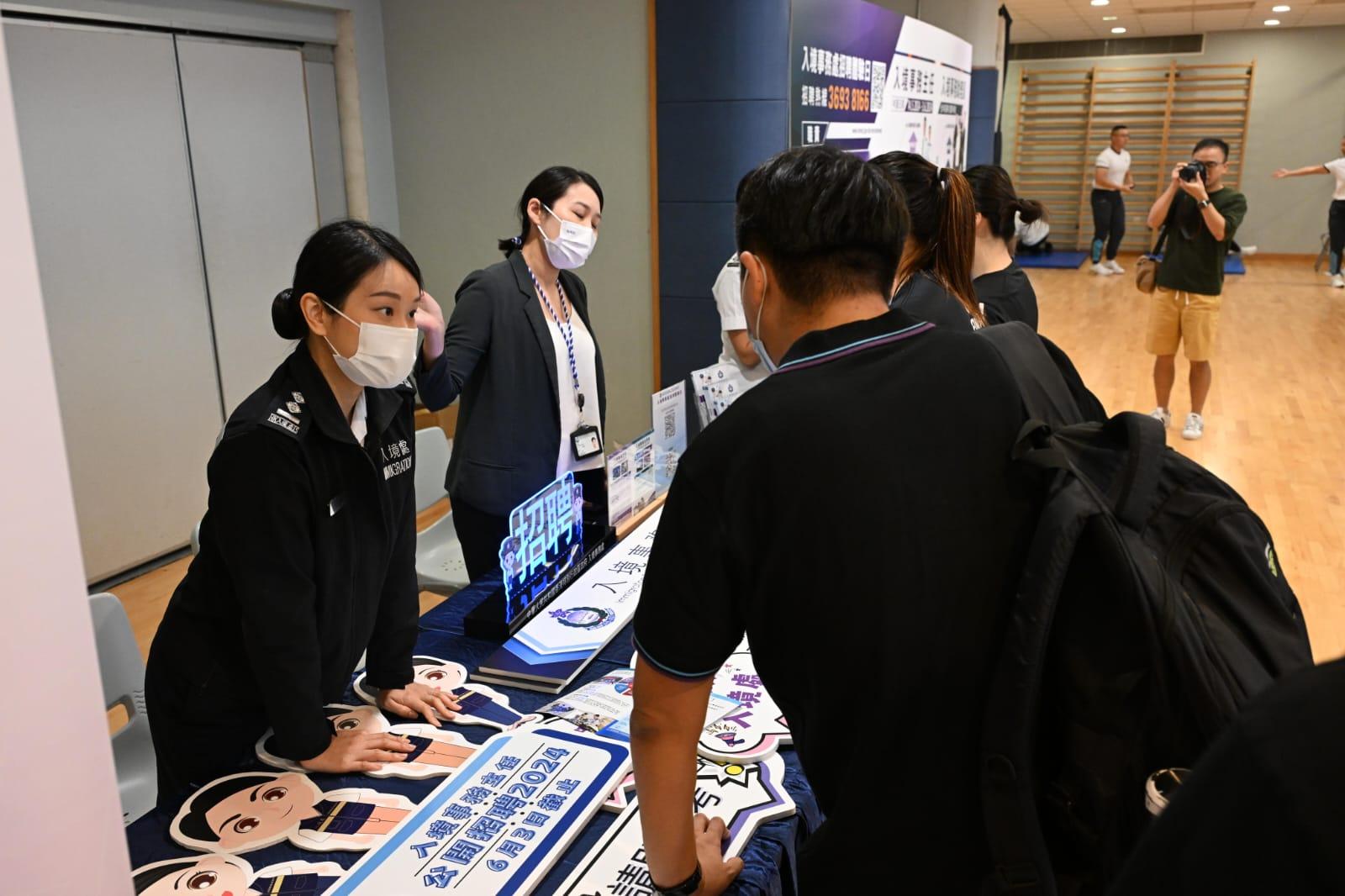 入境處招聘體驗日反應熱烈。(陳奕釗攝)