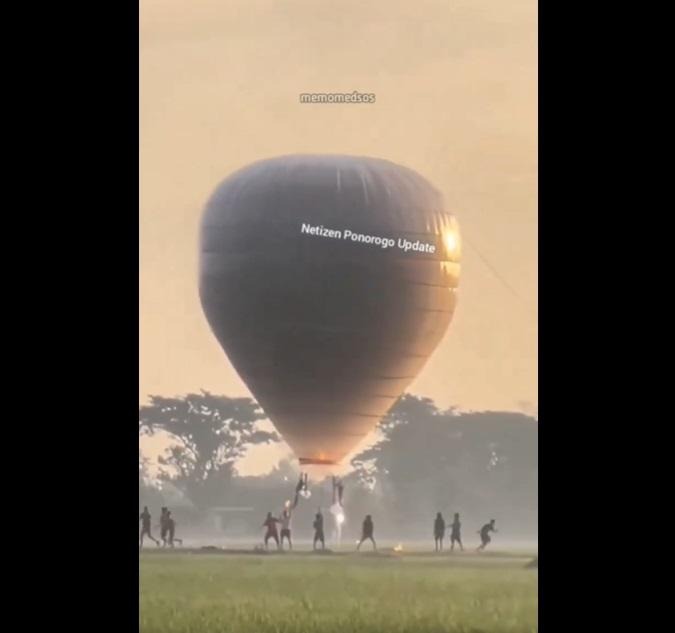 炮仗燃起,出現火光。(互聯網)