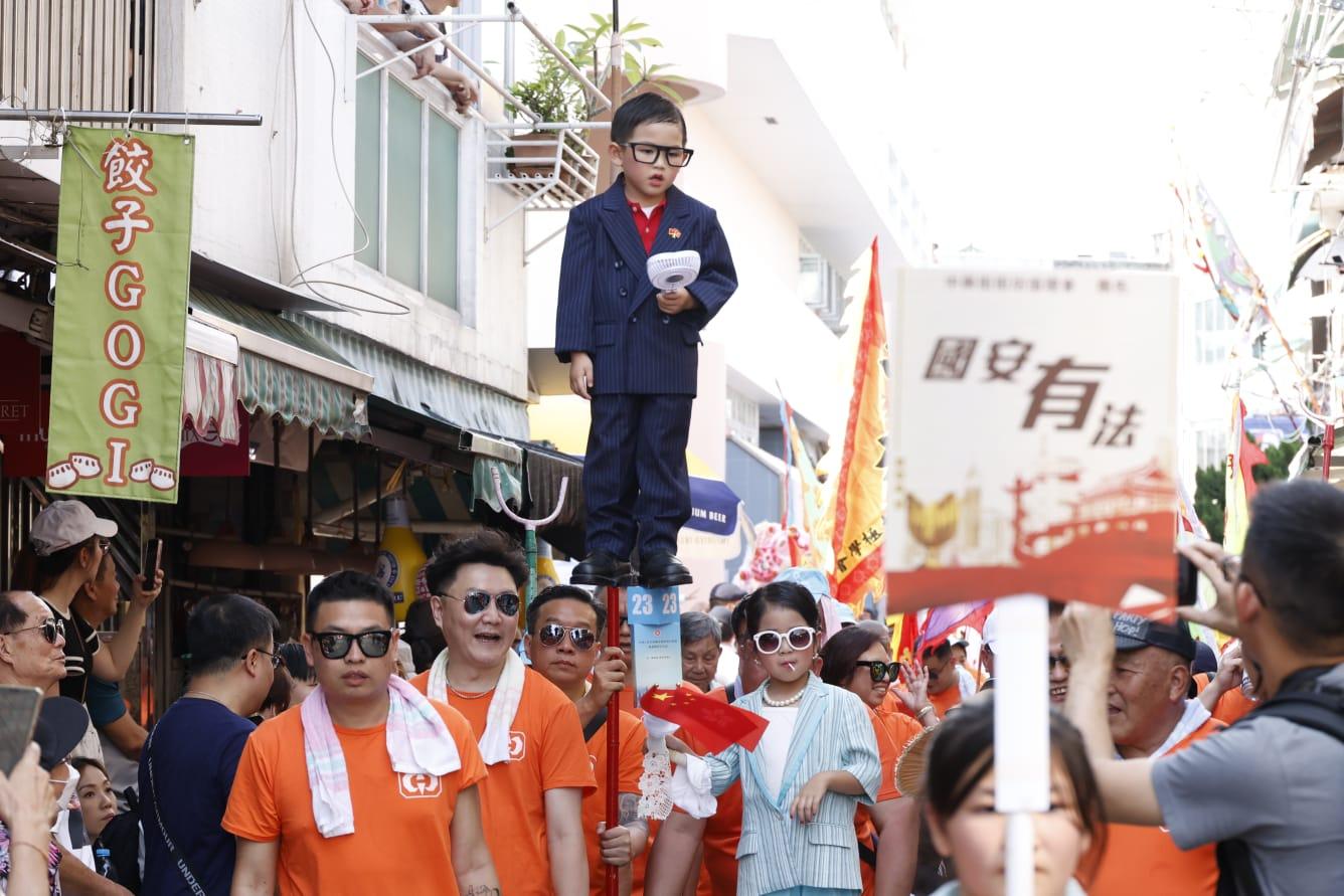 飄色會景巡遊。(林俊源攝)