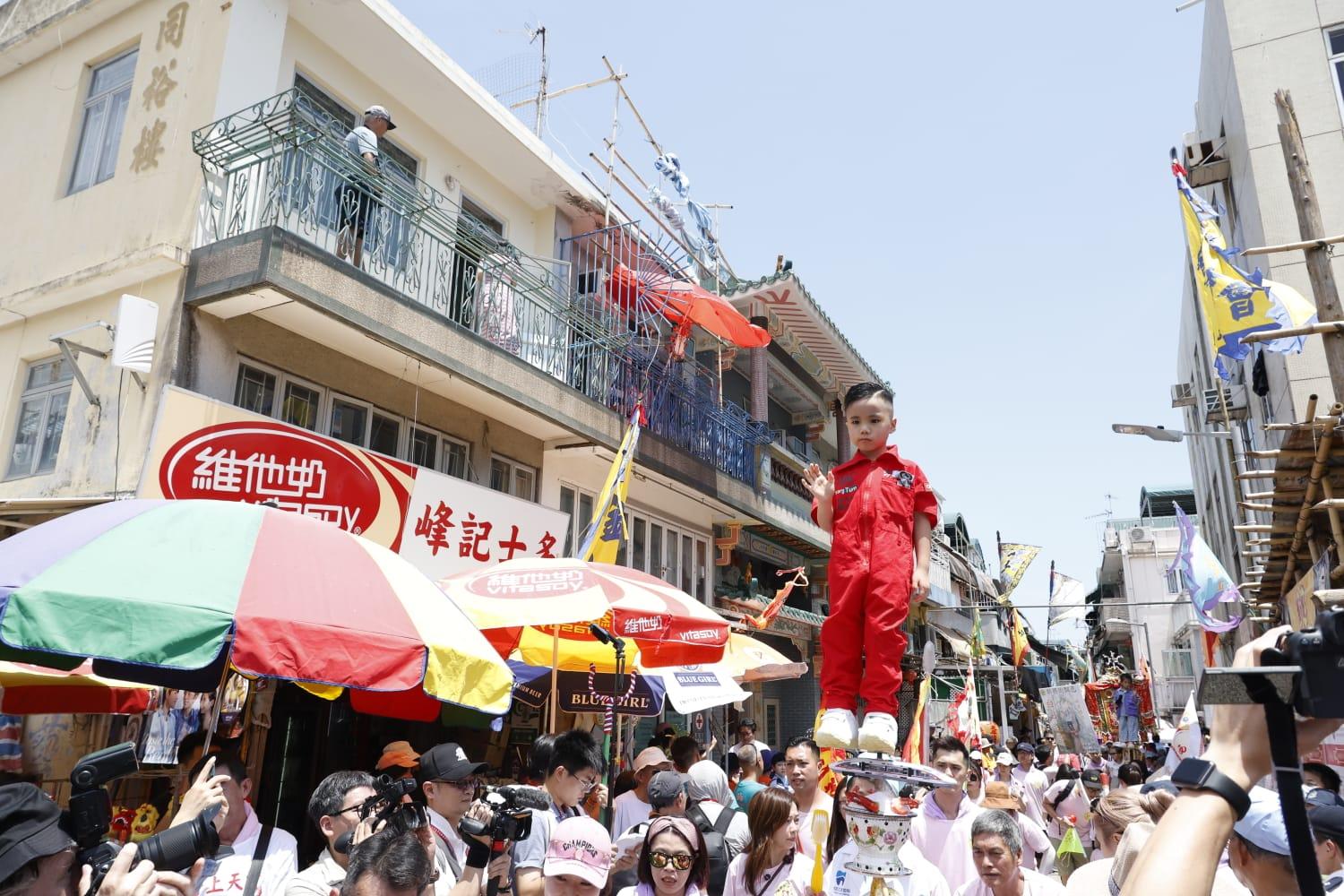飄色會景巡遊。(林俊源攝)