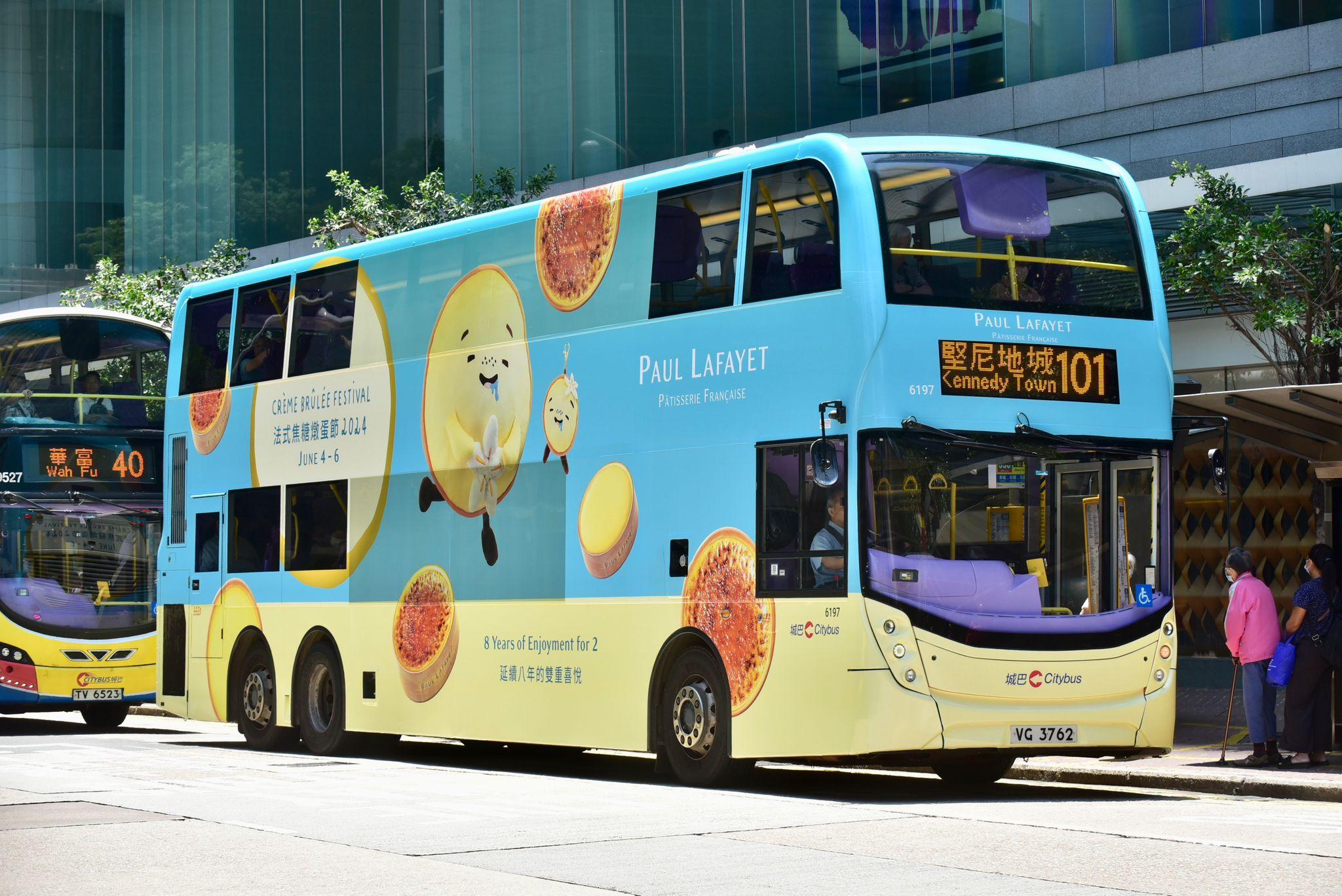 布布將會乘搭巴士遊遍香港與大家見面