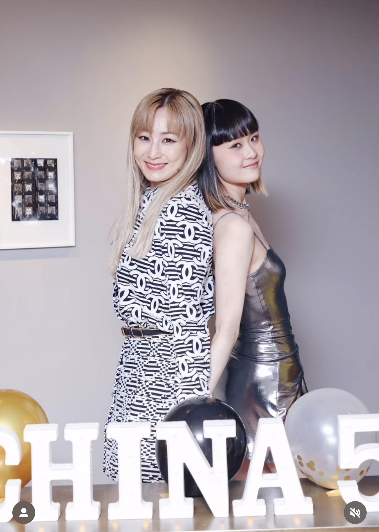 China越來越似媽咪周雪芳。