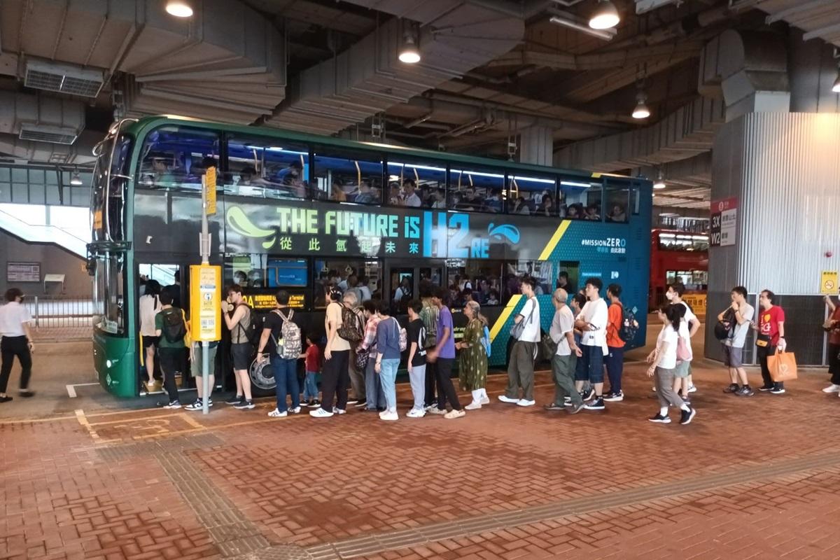 城巴氫能巴士今日行走20A號彌敦道線,乘客可免費登車。(城巴提供)