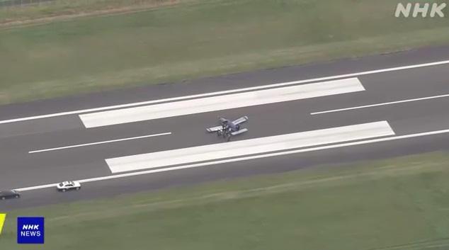 小型飛機在福井機場降落時機腹著地,跑道須關閉。(互聯網)