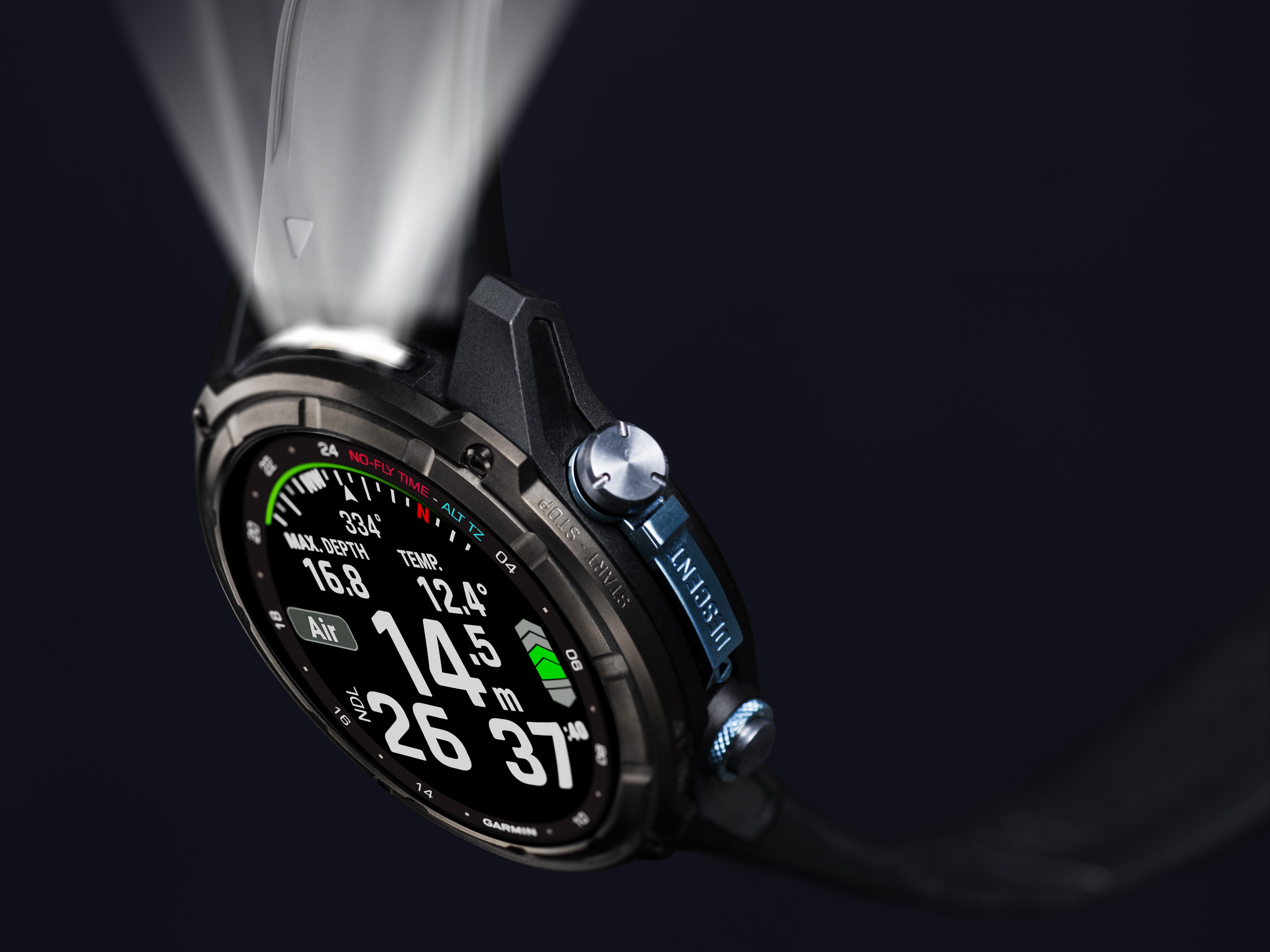 Garmin Descent Mk3i 51mm内建LED手電筒,適合夜潛或當信號燈使用。
