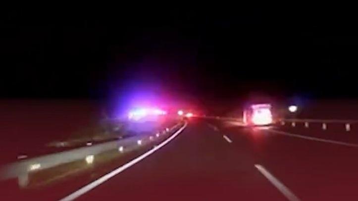 深夜事故現場。(互聯網)