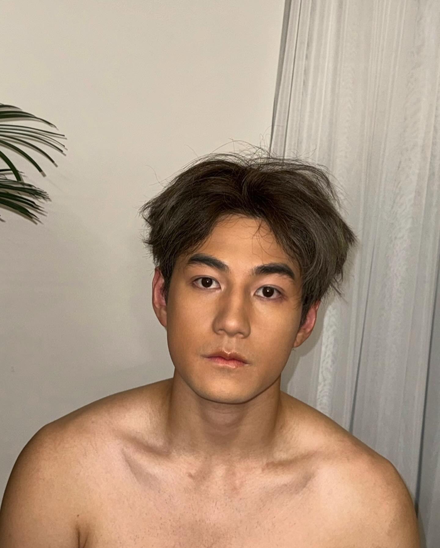 Jeffrey更新社交平台,一口氣公開了三張赤膊照片。