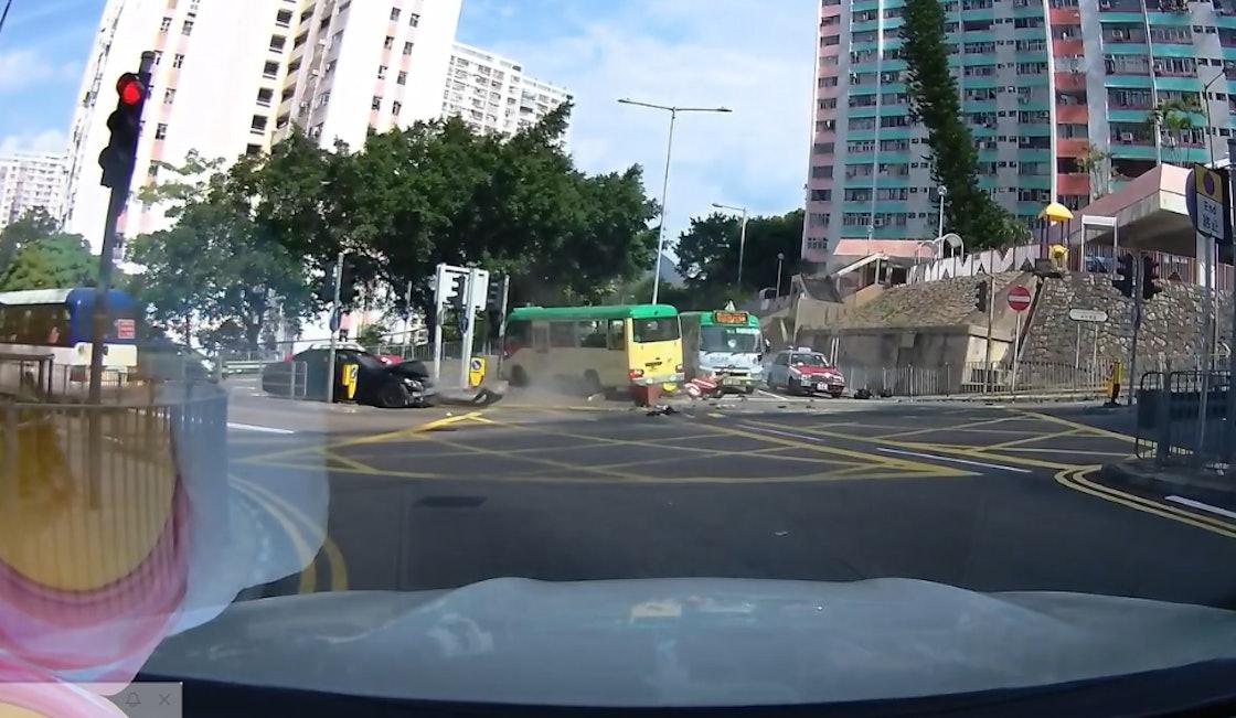 車Cam直擊|清水灣道中港牌私家車攔腰撞綠VAN