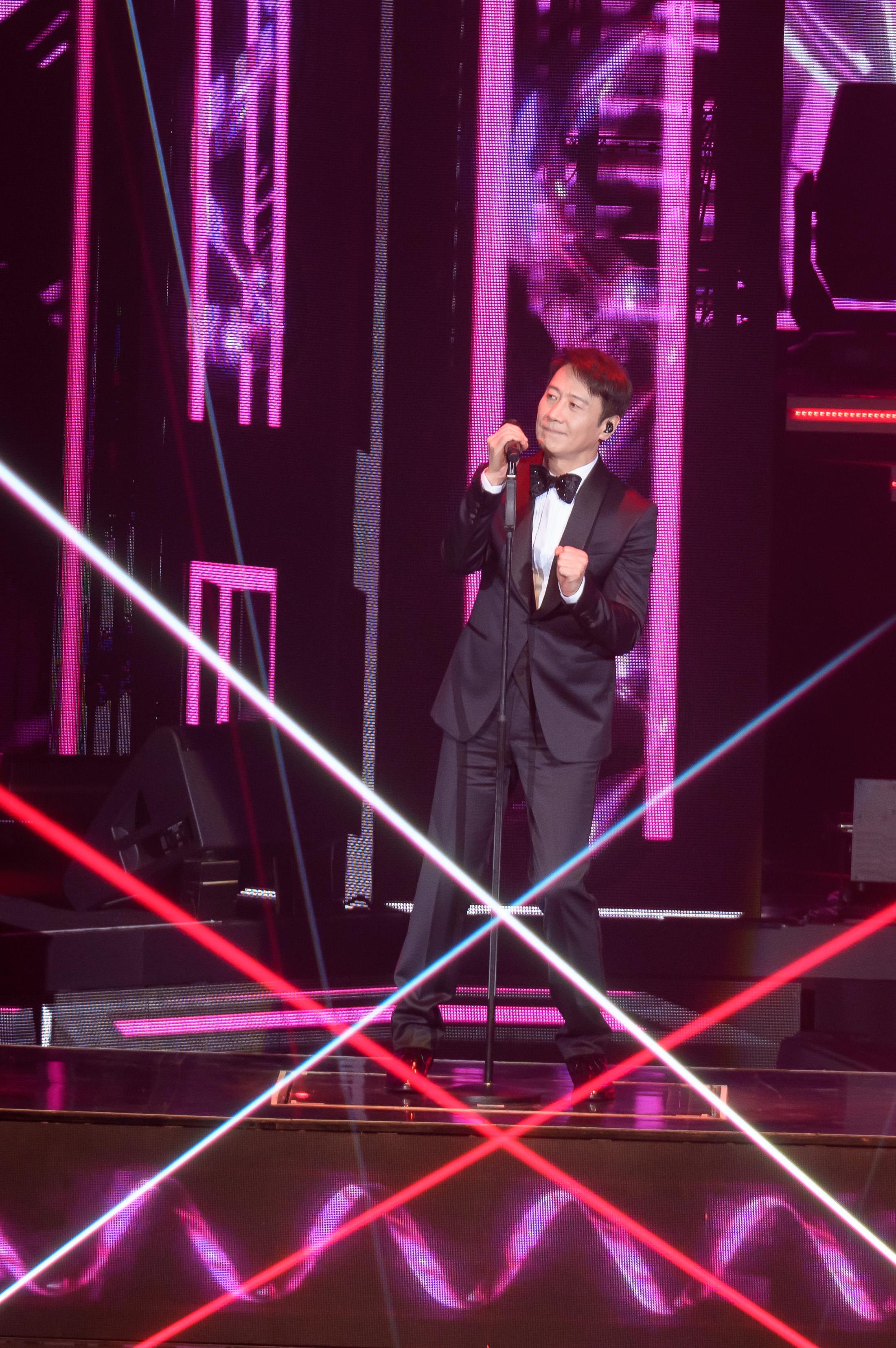 昨夜首場座無虛席,Leon大唱經典快慢代表作。