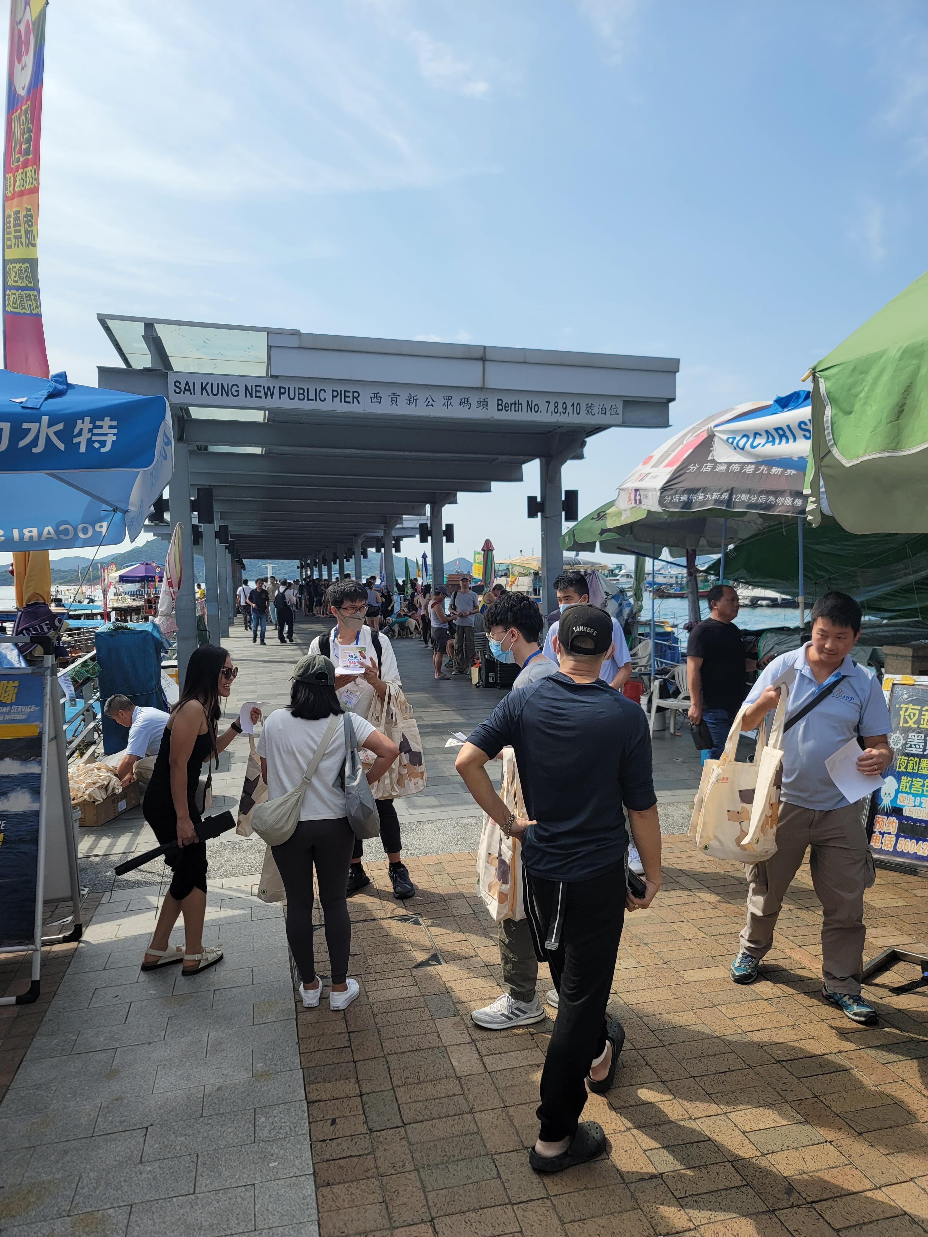 漁護署到多個放生地點巡查。