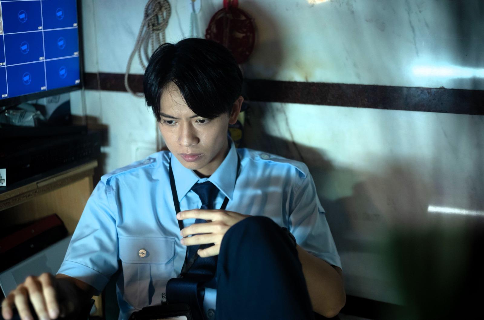 Locker第一次飾演保安,所以對所有事物都感到十分新奇。