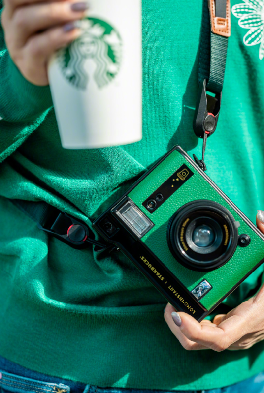 Starbucks Lomo'Instant Automat有自動及創意拍攝模式。
