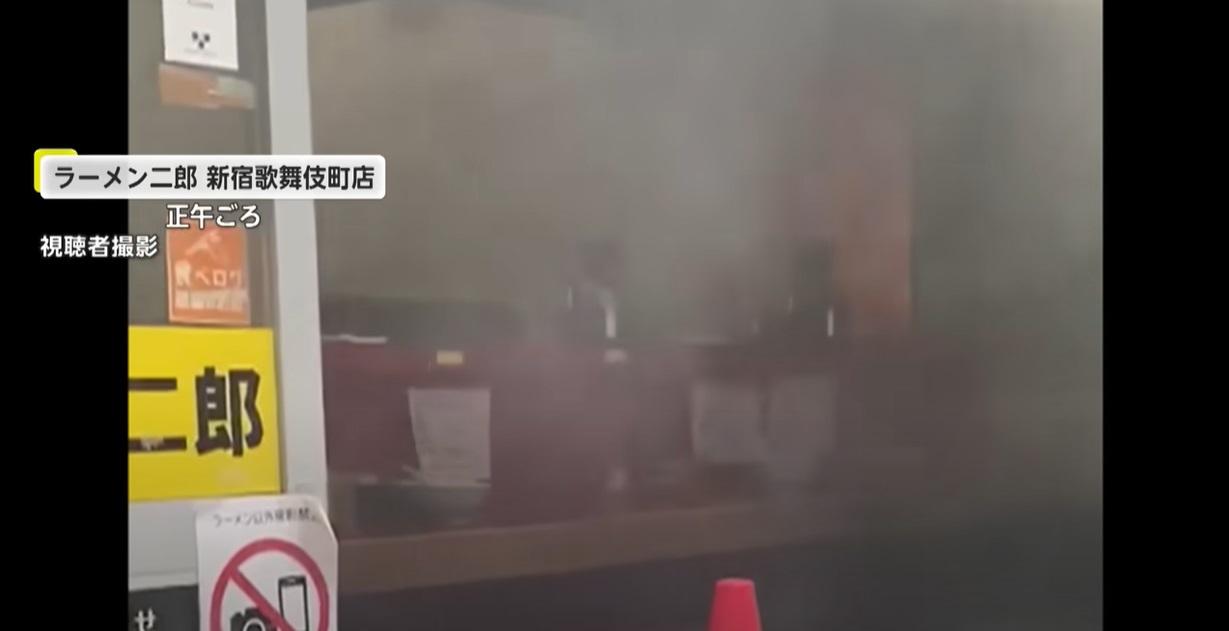 火勢愈來愈大。(互聯網)