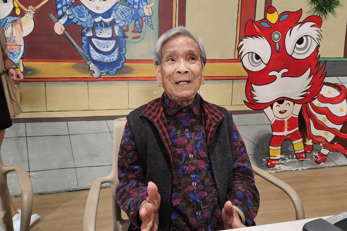 楊婆婆自言在香港勞碌前半生,享受晚年在寬敞的空間享老。(機構提供)