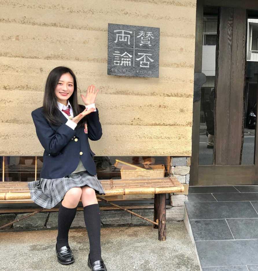 被認為是學霸女神的東京大學研究生、現年24歲的神谷明采,2020年曾獲得「東大小姐」冠軍,隔年春天,她又在校園美女選拔「Miss of Miss CAMPUS QUEEN CONTEST」奪大獎,也因此與經紀公司簽約,進入演藝圈。