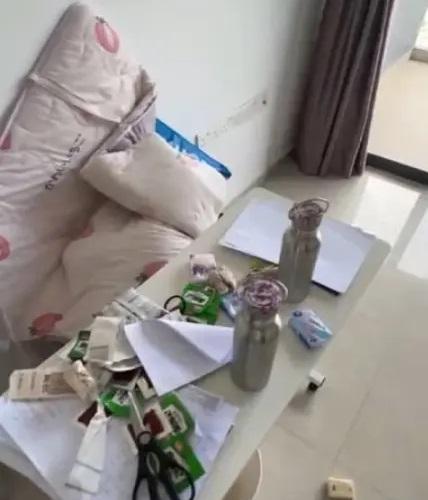 客廳留下雜物、垃圾。(互聯網)