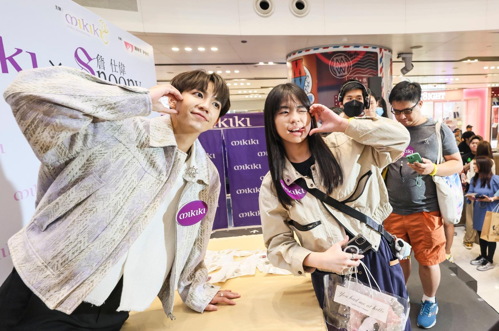 Snoopy與一眾粉絲簽名互動。