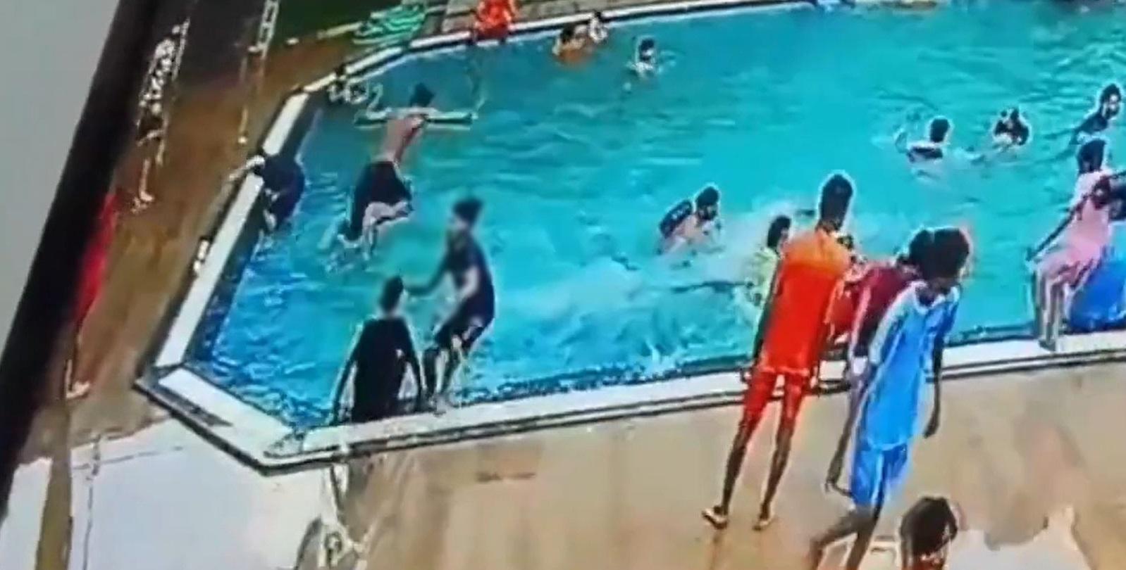 蒂瓦里被撞後向後跌。(互聯網)