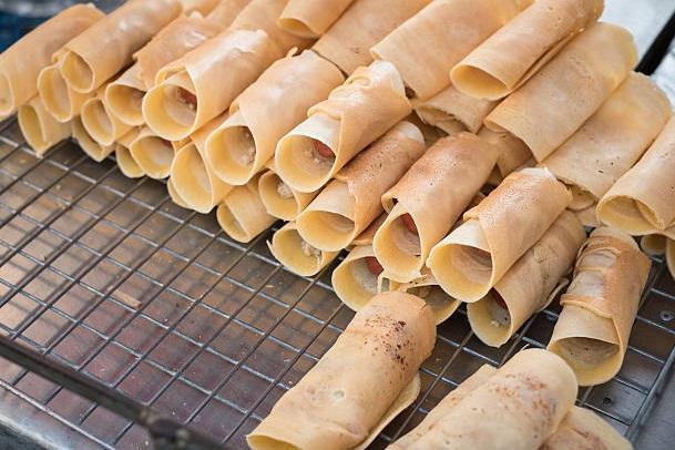 Khanom Tokiao是泰國受歡迎的街頭小食。(互聯網)