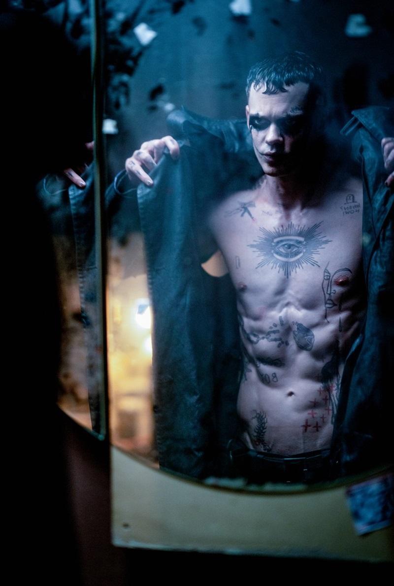 標斯卡斯格翻拍邪門作《烏鴉》,緊接今年夏天上映。