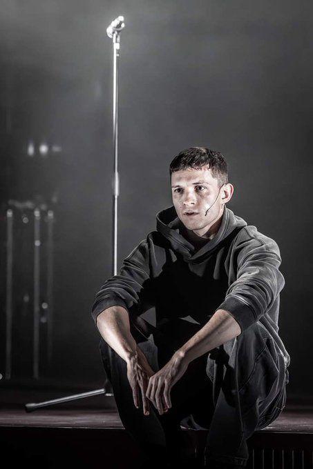 湯姆賀倫擔演的舞台劇《羅密歐與茱麗葉》已在英國開演。