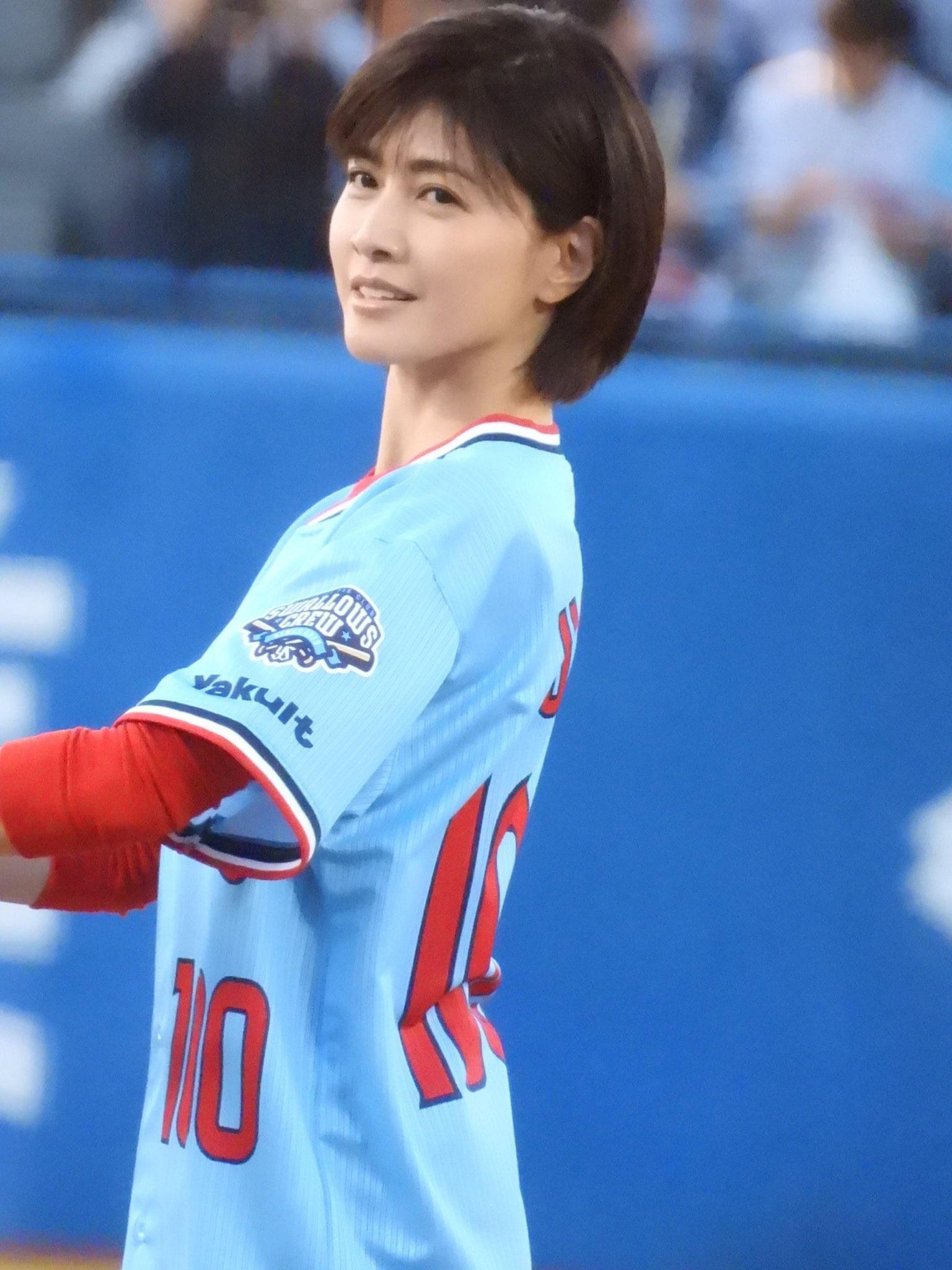 內田有紀跟20多歲時的青春容貌分別不大。