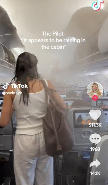 機艙內很大霧。(互聯網)