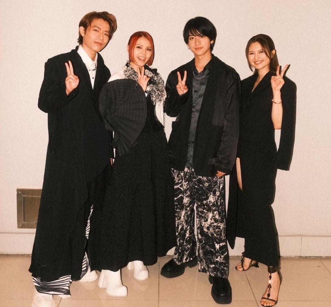 Who-ya在頒獎禮上跟黃妍及per se合作愉快。