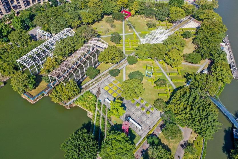 岐江公園引入了環保主義、生態恢復及城市設計理念,航拍下風景優美,是中山的網紅公園。(圖片來源:了不起的中山微信)