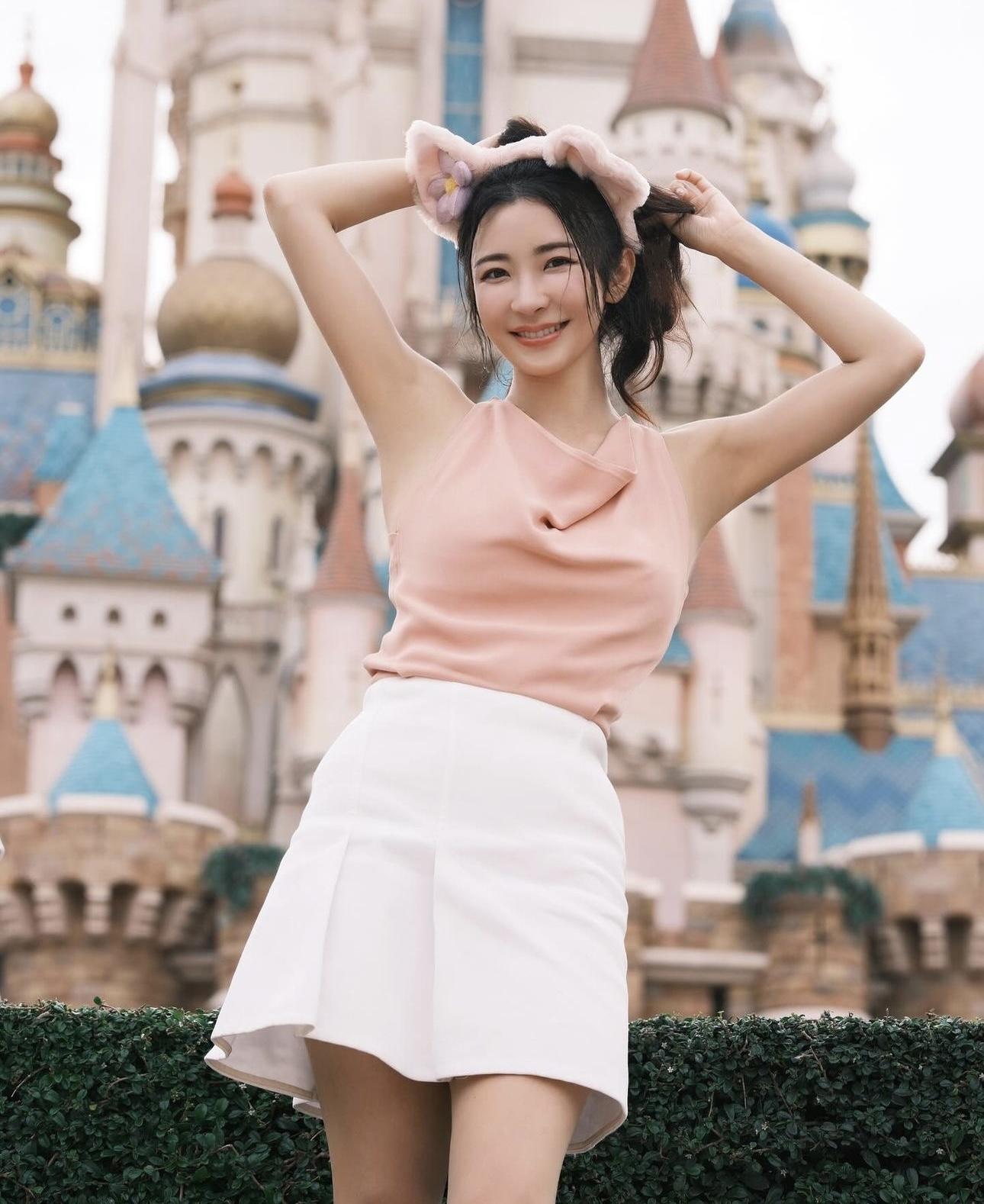 前《東張女神》利穎怡傳過檔HOY TV 。