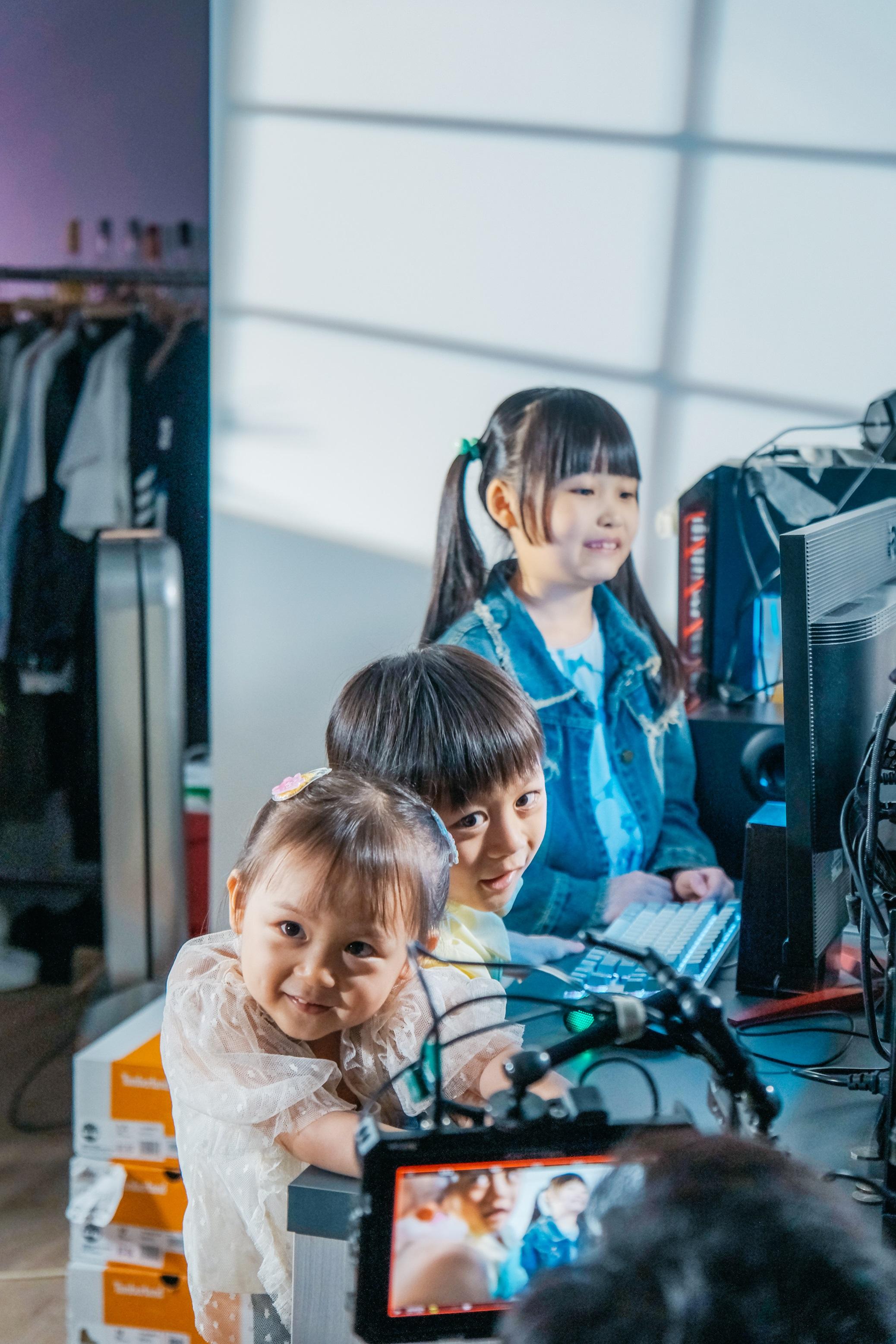 JNY囡囡Jayla 中:JNY囝囝Jairuz 後:床哥囡囡娜姐