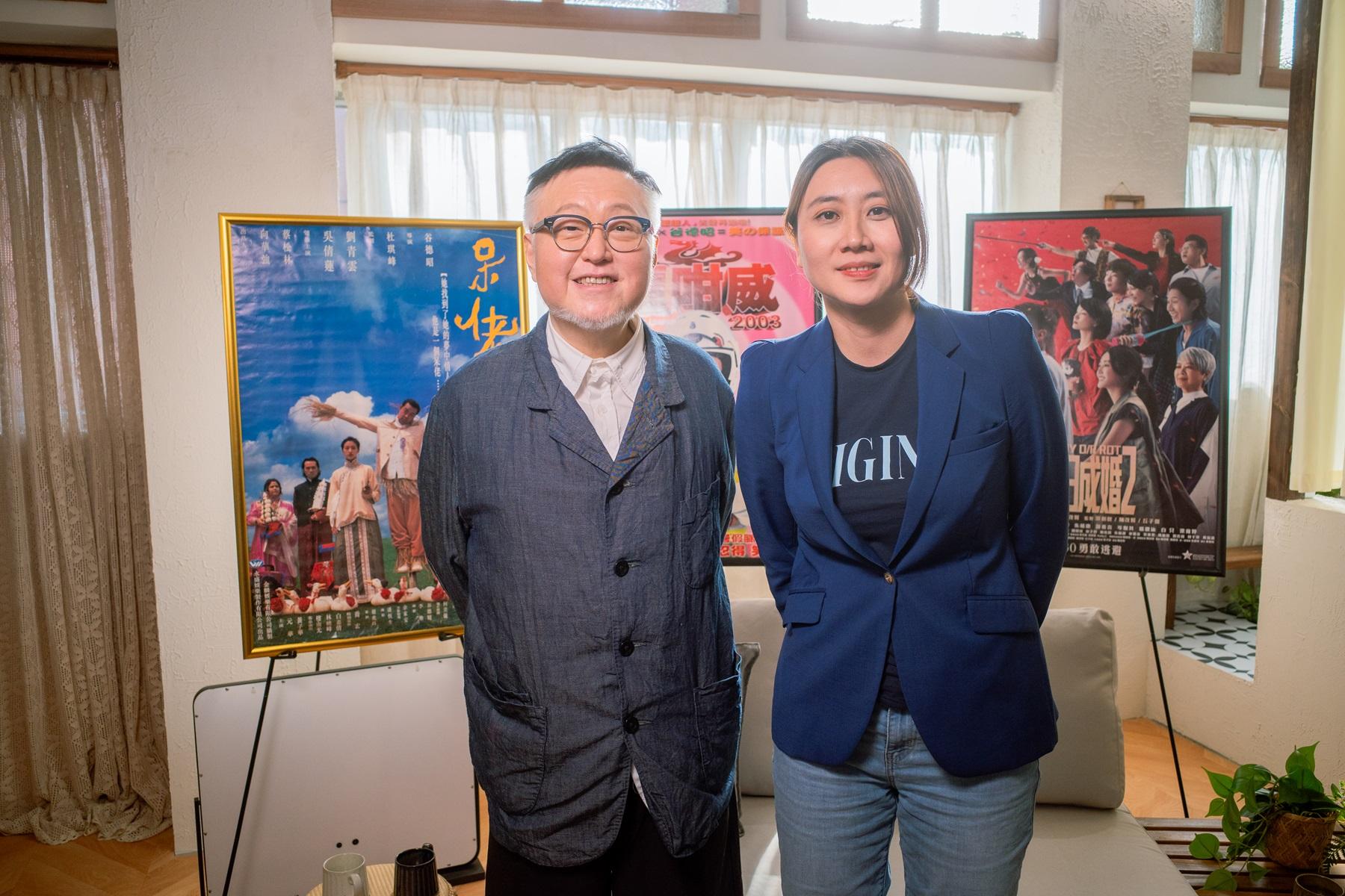 剛剛學習寫喜劇的黃綺琳,乘機請教谷德昭導演寫喜劇秘訣。