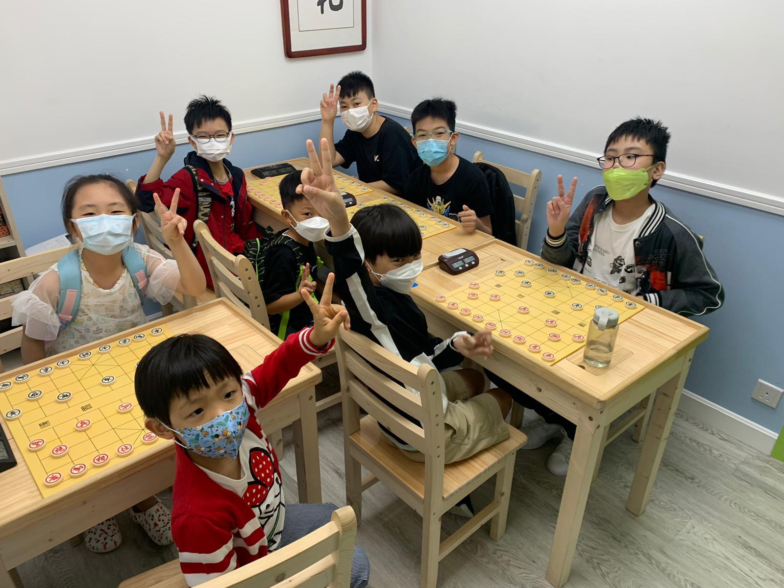 周世傑象棋特級大師車輪戰1對8人表演指導