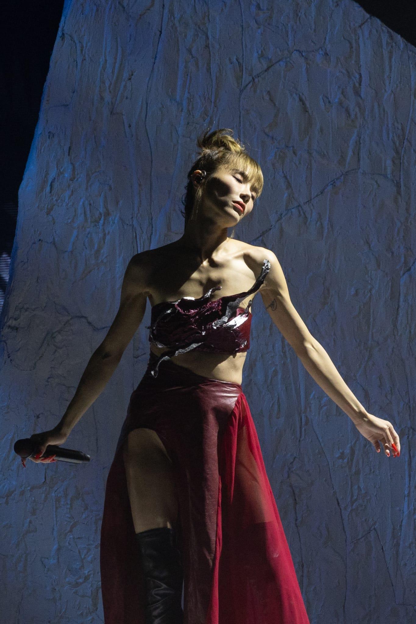 方皓玟與周國賢首個合作的音樂會《The Parallel Live》,她以超性感造型亮相。(蘇文傑攝)