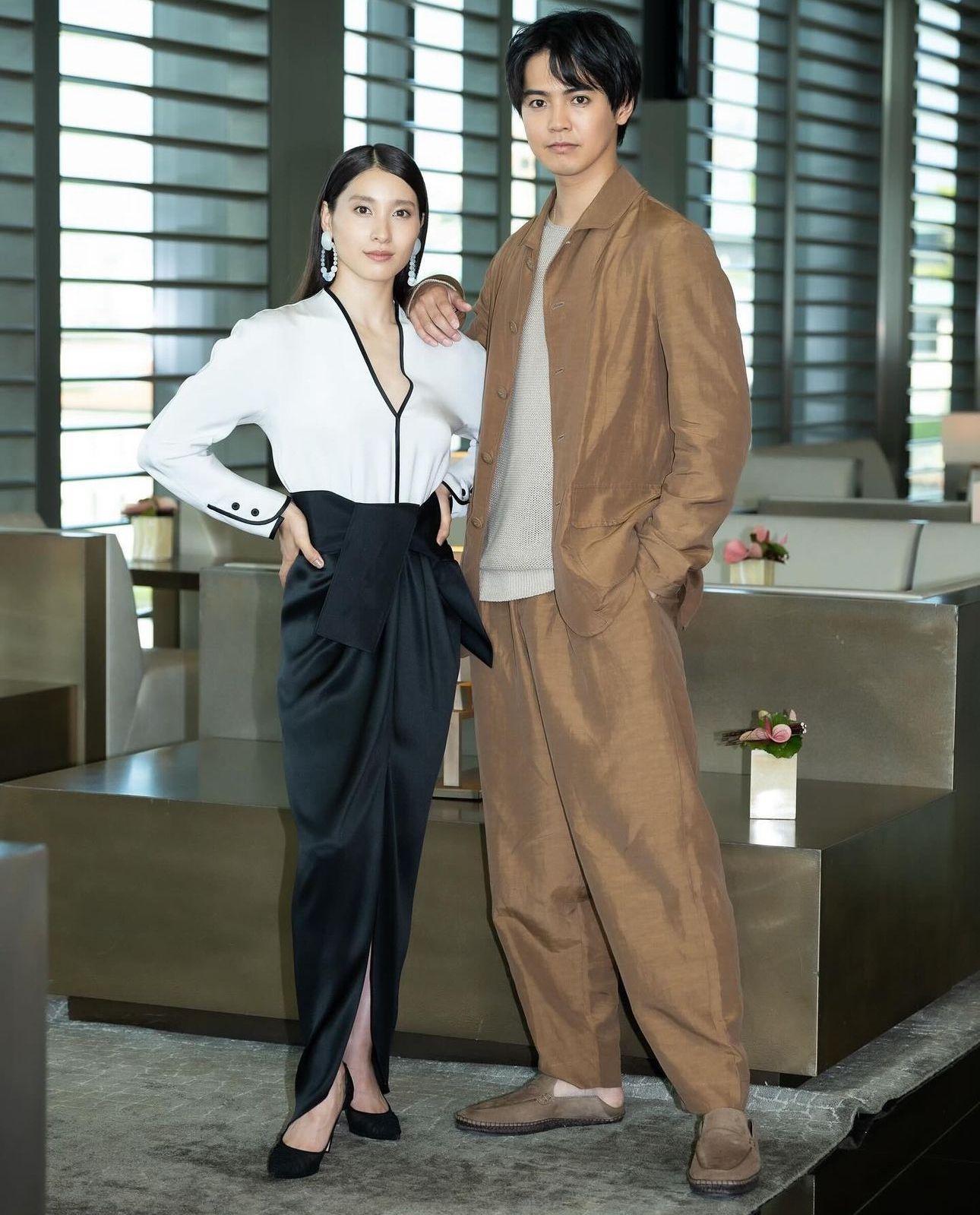 片寄涼太偕土屋太鳳首度以夫妻身份出席公開活動。